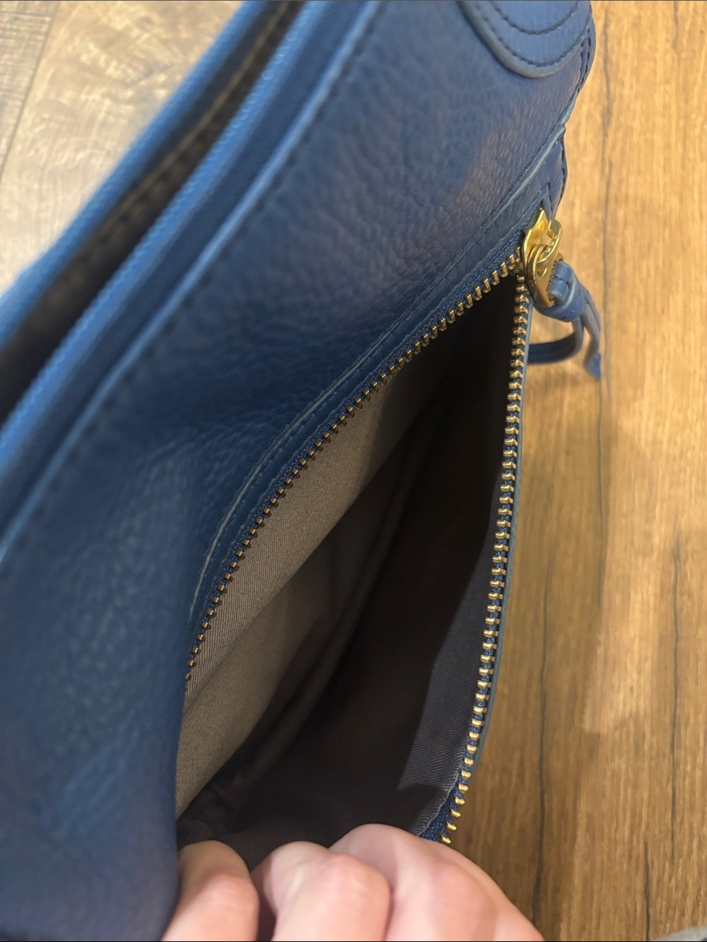 Fossil Blue Pebbled Leather Zippered Shoulder Bag Gold Hardware - Picture 7 of 13